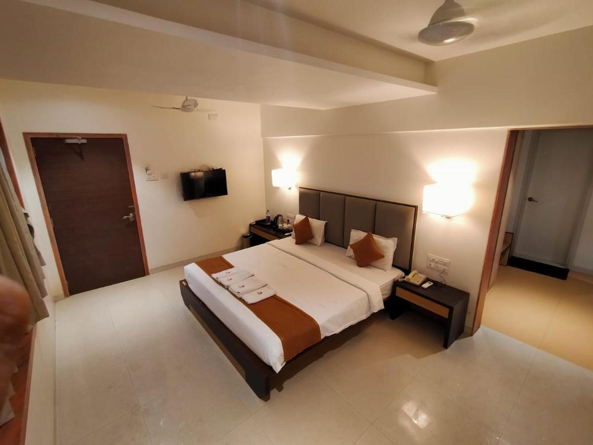 Abhishek Beach Resort And Spa Ganpatipule Exterior foto