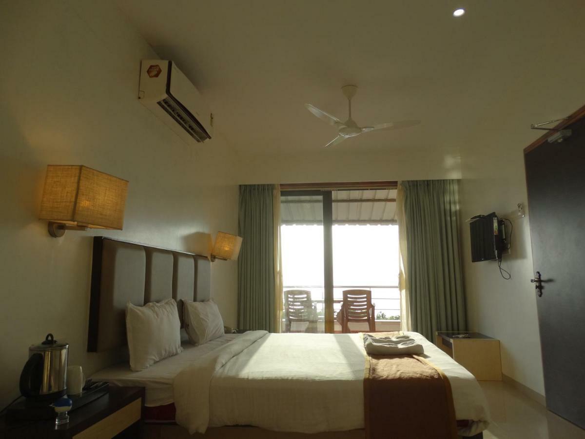 Abhishek Beach Resort And Spa Ganpatipule Exterior foto